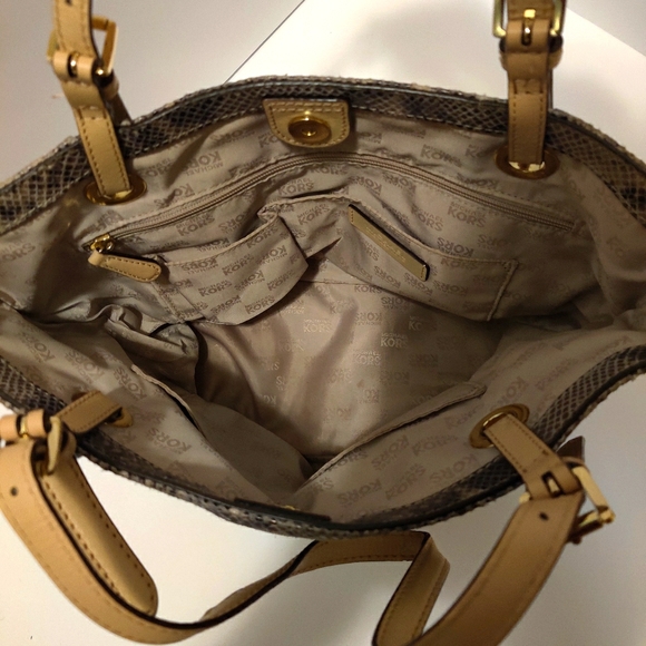 *SOLD*MICHAEL KORS Embossed Snakeskin Purse - Picture 3 of 10